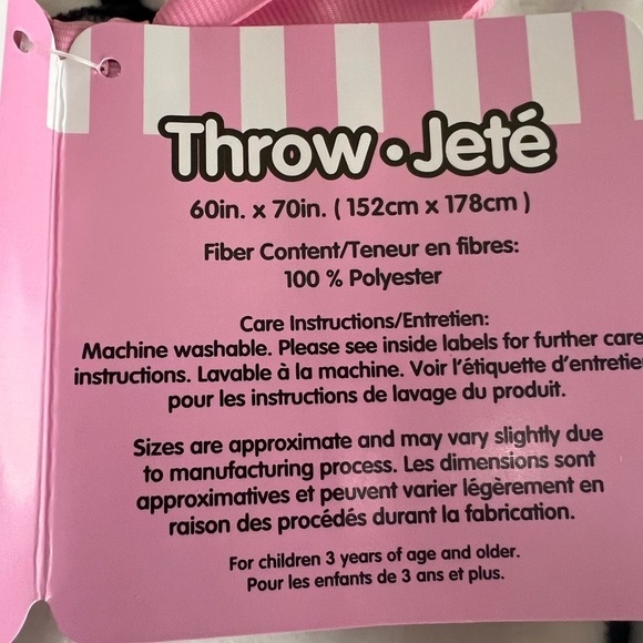 Hello Kitty Strawberry Milkshake Plush Throw Blanket NWT 60x70 - Picture 7 of 8